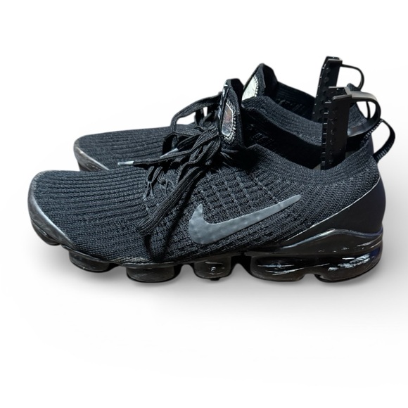 Nike Flyknit Vapormax Sneakers Size 9.5 Black Sneakers - Picture 2 of 13